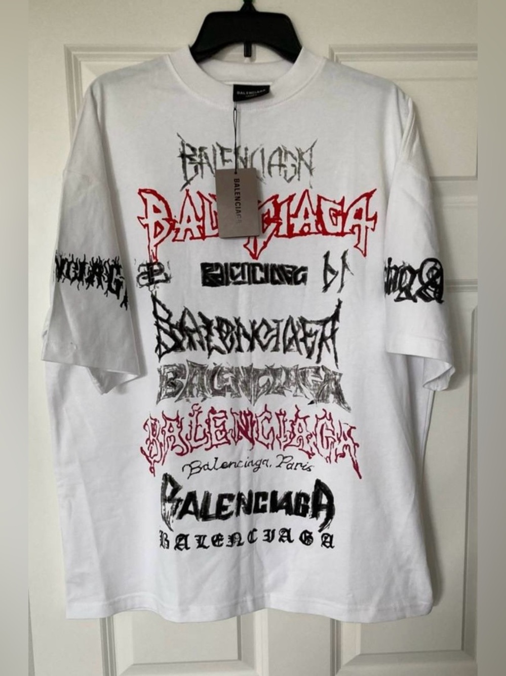 Balenciaga "DIY Metal" White T-Shirt
by Balenciaga. Size: L.
Men's short-sleeve